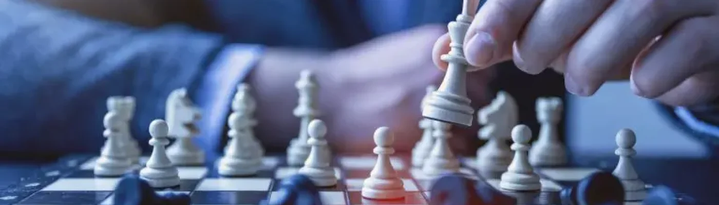 Ein Mensch, der durch sein eigenes Verhalten vorangeht, Symbolbild für Führung als Vorbild